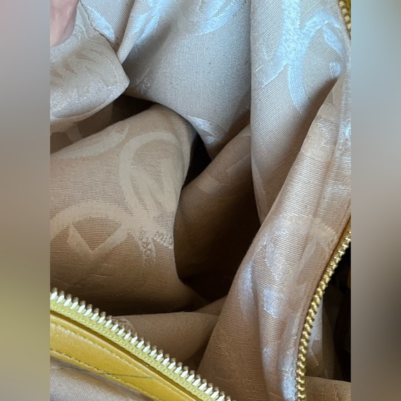 Michael Kors Beverley Mustard Yellow- Gold Drawstring Bag- rare vintage - Picture 14 of 16